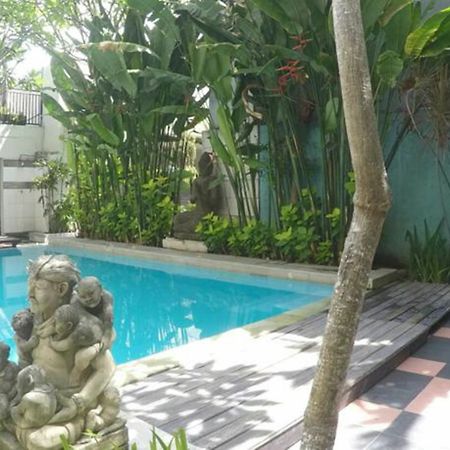 Kuta Beach Hostel Exterior photo