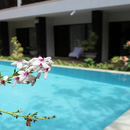 Kuta Beach Hostel Exterior photo