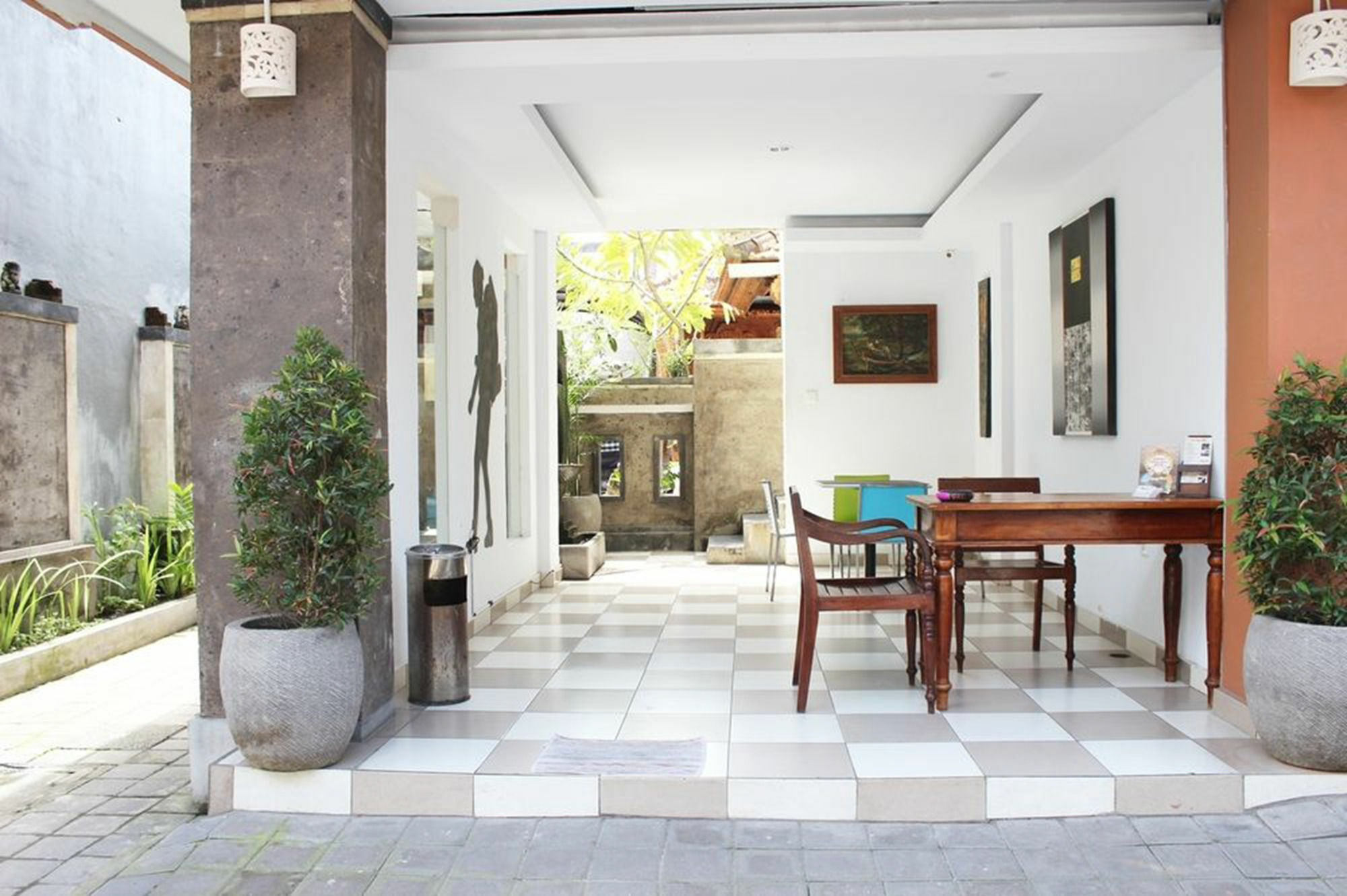 Kuta Beach Hostel Exterior photo