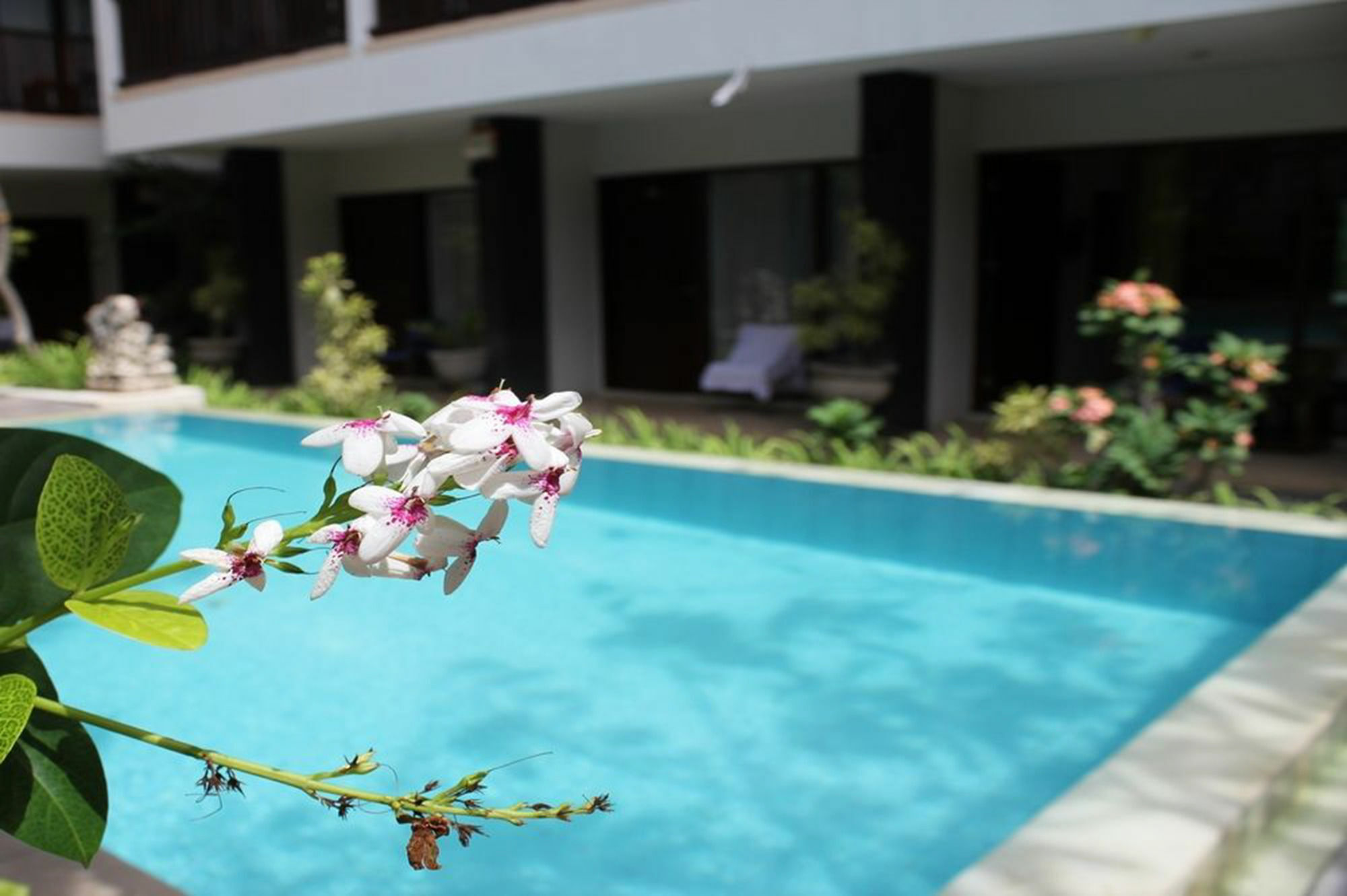 Kuta Beach Hostel Exterior photo